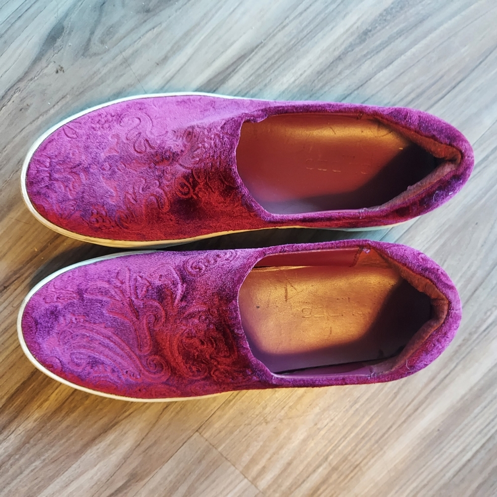 J/slides slip on sneakers